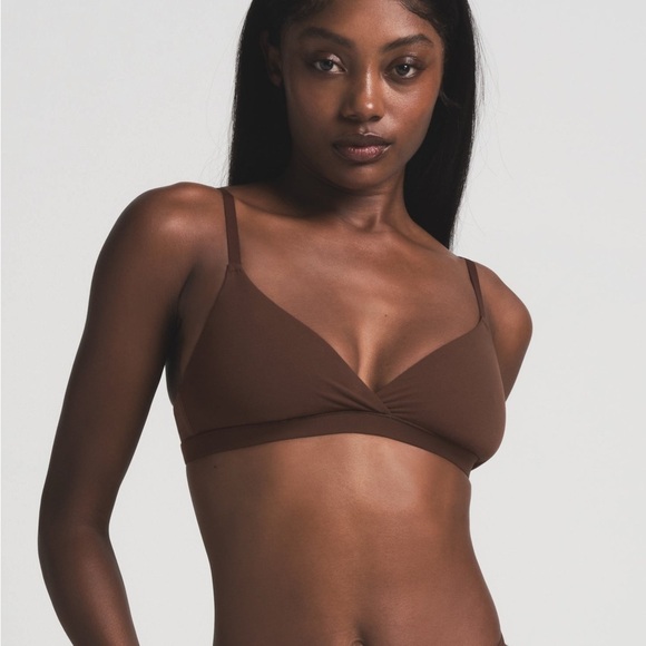 SKIMS fits everyone light cream/mint bralette - Picture 2 of 11